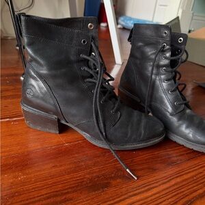Women's Black Leather Lace-Up Boots